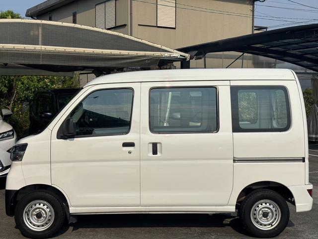 ハイゼットカーゴ スペシャルＳＡＩＩＩ　ＳＤナビ　衝突軽減ブレーキ　ＥＴＣ　新車保証書　コーナーセンサー　バックカメラ　Ｂｌｕｅｔｏｏｔｈ　アイドリングストップ　オートハイビーム　ハイルーフ　ＵＳＢ入力　ＣＤ再生　頭上荷物入れ　ＡＢＳ　横滑り防止装置（21枚目）