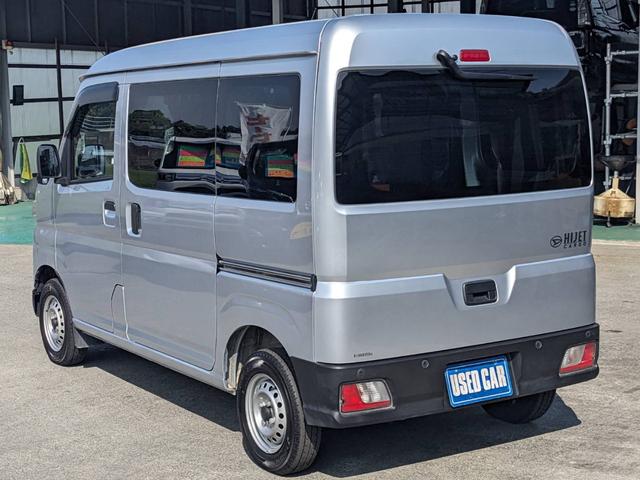 ハイゼットカーゴ ＤＸ　衝突軽減ブレーキ／コーナーセンサー　新車保証書　Ｐ／Ｗ　キーレス　レーン逸脱警報　オートハイビーム　ドアバイザー　ハイルーフ　４人乗　オーバーヘッドコンソール　ゴムマット　アイドリングストップ　パワステ　オートライト　フルフラットシート　集中ドアロック（8枚目）