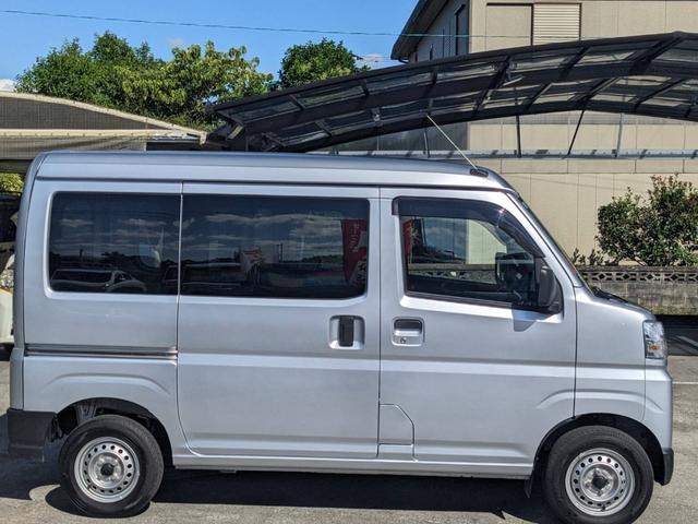 ハイゼットカーゴ ＤＸ　衝突軽減ブレーキ／コーナーセンサー　新車保証書　Ｐ／Ｗ　キーレス　レーン逸脱警報　オートハイビーム　ドアバイザー　ハイルーフ　４人乗　オーバーヘッドコンソール　ゴムマット　アイドリングストップ　パワステ　オートライト　フルフラットシート　集中ドアロック（33枚目）