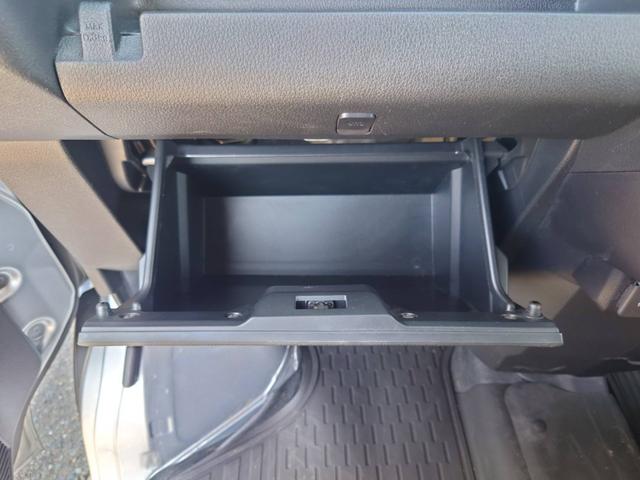 ハイゼットカーゴ ＤＸ　衝突軽減ブレーキ／コーナーセンサー　新車保証書　Ｐ／Ｗ　キーレス　レーン逸脱警報　オートハイビーム　ドアバイザー　ハイルーフ　４人乗　オーバーヘッドコンソール　ゴムマット　アイドリングストップ　パワステ　オートライト　フルフラットシート　集中ドアロック（67枚目）