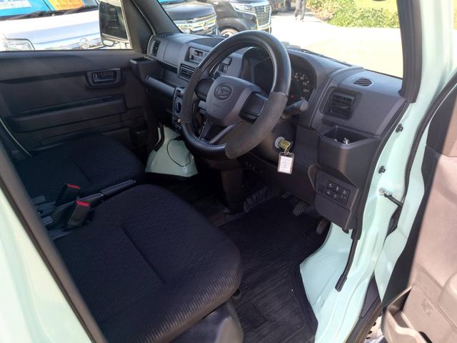 ハイゼットカーゴ ＤＸ　衝突軽減ブレーキ　／コーナーセンサー　ドラレコ　ＥＴＣ　レーン逸脱警報　新車保証書　ハイルーフ　アイドリングストップ　オートライト　キーレス　Ｐ／Ｗ　４人乗　集中ドアロック　フルフラットシート　ヘッドコンソール　光軸調整ライト　ＡＢＳ　盗難防止装置（12枚目）