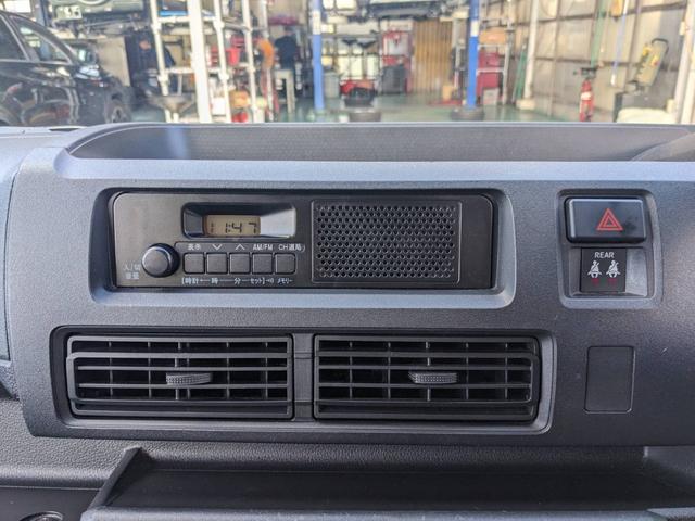 ハイゼットカーゴ ＤＸ　衝突軽減ブレーキ　／コーナーセンサー　ドラレコ　ＥＴＣ　レーン逸脱警報　新車保証書　ハイルーフ　アイドリングストップ　オートライト　キーレス　Ｐ／Ｗ　４人乗　集中ドアロック　フルフラットシート　ヘッドコンソール　光軸調整ライト　ＡＢＳ　盗難防止装置（18枚目）