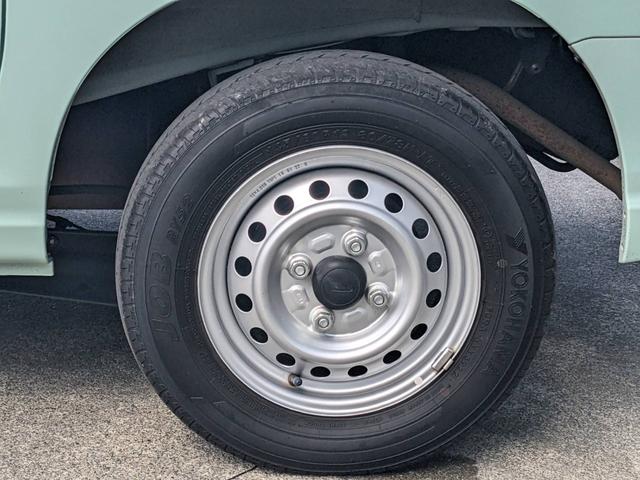 ハイゼットカーゴ ＤＸ　衝突軽減ブレーキ　／コーナーセンサー　ドラレコ　ＥＴＣ　レーン逸脱警報　新車保証書　ハイルーフ　アイドリングストップ　オートライト　キーレス　Ｐ／Ｗ　４人乗　集中ドアロック　フルフラットシート　ヘッドコンソール　光軸調整ライト　ＡＢＳ　盗難防止装置（49枚目）
