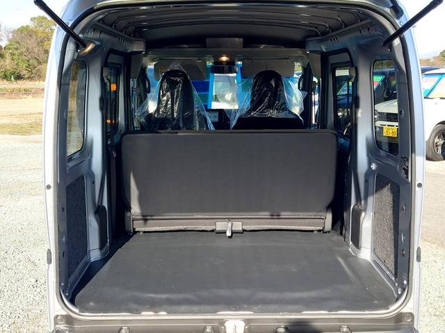 ���g�����N����̈ꖇ�ł����Q��ڂ�|���Ήו�����R�ςݍ��߂܂��i�O�O�j�����́A��C�̃X�^�b�t���^�S���߂Ē��J�Ɏd�グ�����Ă���܂��̂ŁA�s�J�s�J�Ɏd�オ���Ă���܂��B