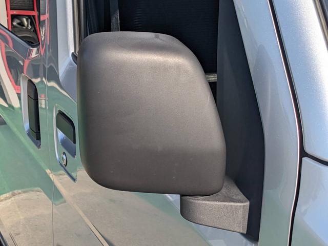 ハイゼットカーゴ ＤＸ　衝突軽減ブレーキ　コーナーセンサー　レーン逸脱警報　キーレス　集中ドアロック　４人乗　フルフラットシート　盗難防止装置　横滑り防止装置　パワーウィンドウ　アイドリングストップ　オートライト　オートハイビーム　光軸調整ライト　集中ドアロック（15枚目）