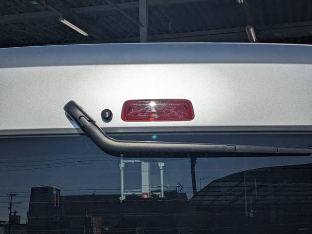 ハイゼットカーゴ ＤＸ　衝突軽減ブレーキ　コーナーセンサー　レーン逸脱警報　キーレス　集中ドアロック　４人乗　フルフラットシート　盗難防止装置　横滑り防止装置　パワーウィンドウ　アイドリングストップ　オートライト　オートハイビーム　光軸調整ライト　集中ドアロック（24枚目）