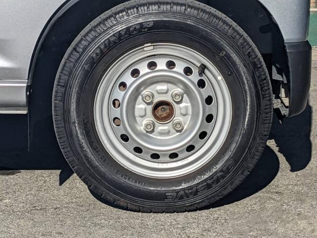 ハイゼットカーゴ ＤＸ　衝突軽減ブレーキ　コーナーセンサー　レーン逸脱警報　キーレス　集中ドアロック　４人乗　フルフラットシート　盗難防止装置　横滑り防止装置　パワーウィンドウ　アイドリングストップ　オートライト　オートハイビーム　光軸調整ライト　集中ドアロック（31枚目）