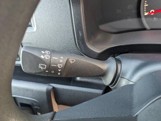 ハイゼットカーゴ ＤＸ　衝突軽減ブレーキ　コーナーセンサー　レーン逸脱警報　キーレス　集中ドアロック　４人乗　フルフラットシート　盗難防止装置　横滑り防止装置　パワーウィンドウ　アイドリングストップ　オートライト　オートハイビーム　光軸調整ライト　集中ドアロック（40枚目）