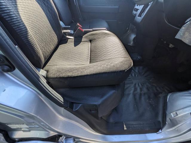 ハイゼットカーゴ ＤＸ　衝突軽減ブレーキ　コーナーセンサー　レーン逸脱警報　キーレス　集中ドアロック　４人乗　フルフラットシート　盗難防止装置　横滑り防止装置　パワーウィンドウ　アイドリングストップ　オートライト　オートハイビーム　光軸調整ライト　集中ドアロック（46枚目）