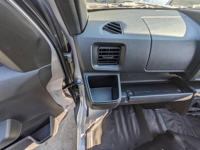 ハイゼットカーゴ ＤＸ　衝突軽減ブレーキ　コーナーセンサー　レーン逸脱警報　キーレス　集中ドアロック　４人乗　フルフラットシート　盗難防止装置　横滑り防止装置　パワーウィンドウ　アイドリングストップ　オートライト　オートハイビーム　光軸調整ライト　集中ドアロック（56枚目）