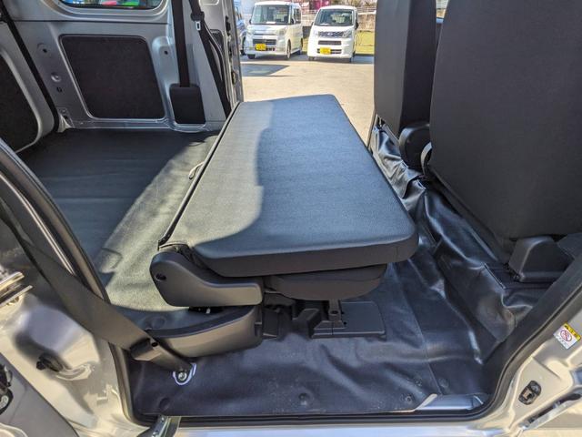 ハイゼットカーゴ ＤＸ　衝突軽減ブレーキ　コーナーセンサー　レーン逸脱警報　キーレス　集中ドアロック　４人乗　フルフラットシート　盗難防止装置　横滑り防止装置　パワーウィンドウ　アイドリングストップ　オートライト　オートハイビーム　光軸調整ライト　集中ドアロック（60枚目）