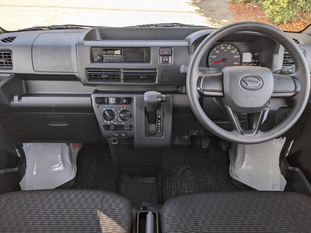 ハイゼットカーゴ ＤＸ　ハイルーフ　衝突軽減ブレーキ　コーナーセンサー　キーレス　ＥＴＣ　レーン逸脱警報　アイドリングストップ　オーバーヘッドコンソール　パワーウィンドウ　オートハイビーム　ラジオ　オートライト　フルフラットシート　集中ドアロック　盗難防止装置（10枚目）