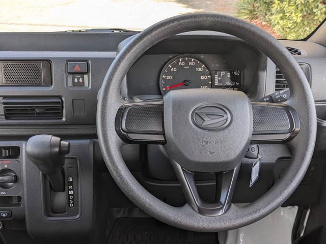 ハイゼットカーゴ ＤＸ　ハイルーフ　衝突軽減ブレーキ　コーナーセンサー　キーレス　ＥＴＣ　レーン逸脱警報　アイドリングストップ　オーバーヘッドコンソール　パワーウィンドウ　オートハイビーム　ラジオ　オートライト　フルフラットシート　集中ドアロック　盗難防止装置（11枚目）