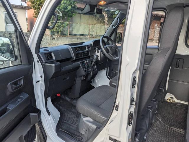 ハイゼットカーゴ ＤＸ　ハイルーフ　衝突軽減ブレーキ　コーナーセンサー　キーレス　ＥＴＣ　レーン逸脱警報　アイドリングストップ　オーバーヘッドコンソール　パワーウィンドウ　オートハイビーム　ラジオ　オートライト　フルフラットシート　集中ドアロック　盗難防止装置（14枚目）