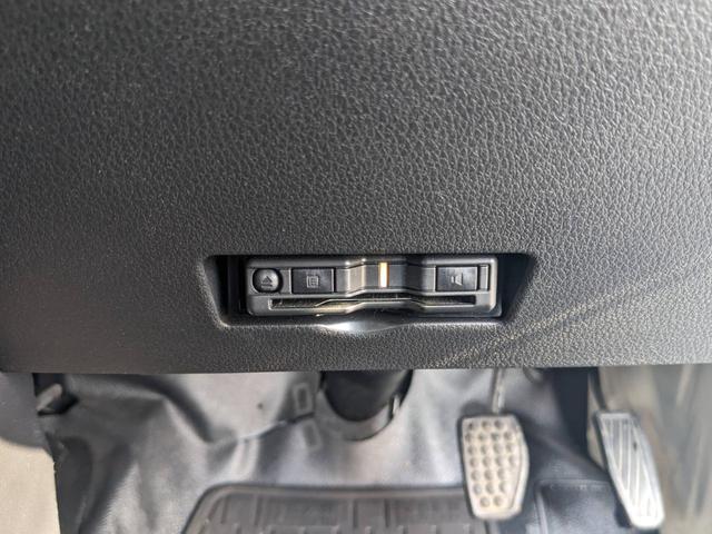 ハイゼットカーゴ ＤＸ　ハイルーフ　衝突軽減ブレーキ　コーナーセンサー　キーレス　ＥＴＣ　レーン逸脱警報　アイドリングストップ　オーバーヘッドコンソール　パワーウィンドウ　オートハイビーム　ラジオ　オートライト　フルフラットシート　集中ドアロック　盗難防止装置（19枚目）