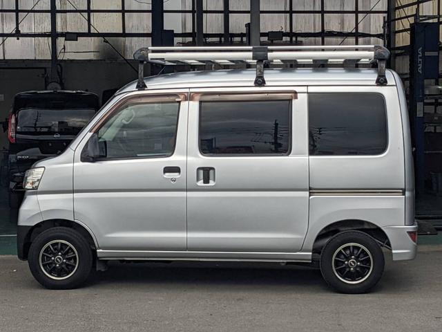 ハイゼットカーゴ スペシャルＳＡＩＩＩ　ハイルーフ　衝突軽減ブレーキ　コーナーセンサー　レーン逸脱警報　パワーウィンドウ　社外１２ＡＷ　集中ドアロック　４人乗　アイドリングストップ　ＣＤオーディオ　ドアバイザー　光軸調整ライト　フルフラットシート　ルーフキャリア（18枚目）