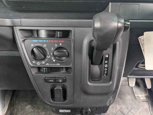 ハイゼットカーゴ スペシャルＳＡＩＩＩ　ハイルーフ　衝突軽減ブレーキ　コーナーセンサー　レーン逸脱警報　パワーウィンドウ　社外１２ＡＷ　集中ドアロック　４人乗　アイドリングストップ　ＣＤオーディオ　ドアバイザー　光軸調整ライト　フルフラットシート　ルーフキャリア（39枚目）