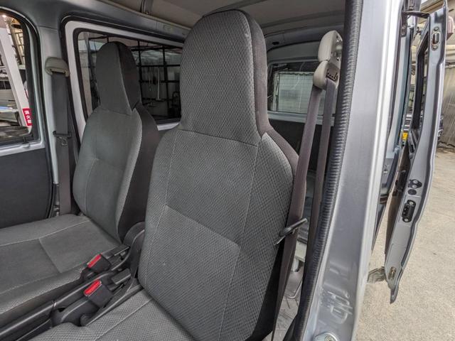 ハイゼットカーゴ スペシャルＳＡＩＩＩ　ハイルーフ　衝突軽減ブレーキ　コーナーセンサー　レーン逸脱警報　パワーウィンドウ　社外１２ＡＷ　集中ドアロック　４人乗　アイドリングストップ　ＣＤオーディオ　ドアバイザー　光軸調整ライト　フルフラットシート　ルーフキャリア（46枚目）