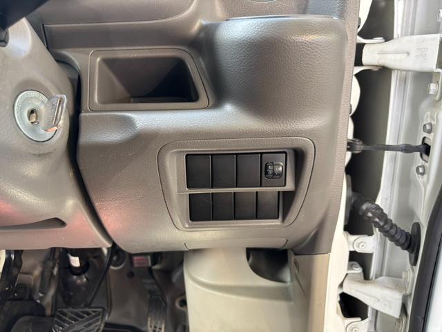 エブリイ PA ハイルーフ ETC 集中ドアロック 光軸調整ライト 4人乗り オーバーヘッドコンソール ゴムマット 光軸調整ライト フルフラットシート ベンチシート パワステ エアコン エアバック ABS ラジオ(3枚目)