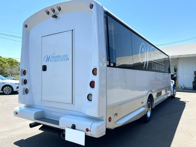 アメリカその他 　フレイトライナー　パーティバス　パーティバス／室内イルミネーション／後席モニター／バックカメラ／パナソニックストラーダ／フルセグＴＶ／ＤＶＤ再生可／ＥＴＣ／オペレーターマニュアル（日本語版）（22枚目）