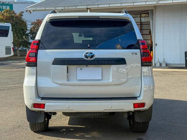 ランドクルーザープラド TX Lパッケージ マットブラックエディション メーカーOP9型ディスプレイオーディオ/Tコネクトナビ/スーパーライブサウンド/マルチテレインモニター/IGLA2セキュリティ(キーフォグ2個付属)/7人乗り/ルーフレール(ブラック)/寒冷地仕様(7枚目)