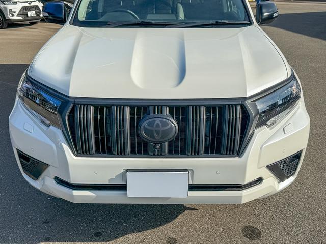 ランドクルーザープラド TX Lパッケージ マットブラックエディション メーカーOP9型ディスプレイオーディオ/Tコネクトナビ/スーパーライブサウンド/マルチテレインモニター/IGLA2セキュリティ(キーフォグ2個付属)/7人乗り/ルーフレール(ブラック)/寒冷地仕様(12枚目)