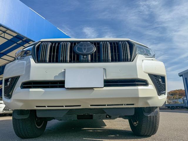 ランドクルーザープラド TX Lパッケージ マットブラックエディション メーカーOP9型ディスプレイオーディオ/Tコネクトナビ/スーパーライブサウンド/マルチテレインモニター/IGLA2セキュリティ(キーフォグ2個付属)/7人乗り/ルーフレール(ブラック)/寒冷地仕様(15枚目)