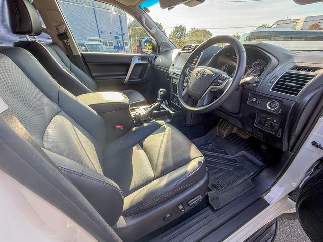 ランドクルーザープラド TX Lパッケージ マットブラックエディション メーカーOP9型ディスプレイオーディオ/Tコネクトナビ/スーパーライブサウンド/マルチテレインモニター/IGLA2セキュリティ(キーフォグ2個付属)/7人乗り/ルーフレール(ブラック)/寒冷地仕様(28枚目)