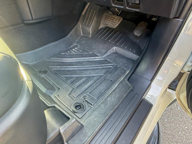 ランドクルーザープラド TX Lパッケージ マットブラックエディション メーカーOP9型ディスプレイオーディオ/Tコネクトナビ/スーパーライブサウンド/マルチテレインモニター/IGLA2セキュリティ(キーフォグ2個付属)/7人乗り/ルーフレール(ブラック)/寒冷地仕様(36枚目)