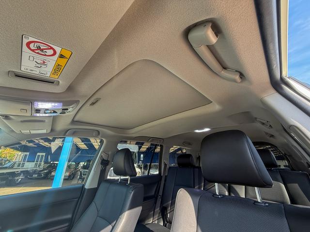 ランドクルーザープラド TX Lパッケージ マットブラックエディション メーカーOP9型ディスプレイオーディオ/Tコネクトナビ/スーパーライブサウンド/マルチテレインモニター/IGLA2セキュリティ(キーフォグ2個付属)/7人乗り/ルーフレール(ブラック)/寒冷地仕様(50枚目)