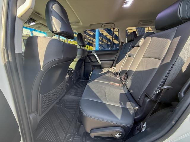 ランドクルーザープラド TX Lパッケージ マットブラックエディション メーカーOP9型ディスプレイオーディオ/Tコネクトナビ/スーパーライブサウンド/マルチテレインモニター/IGLA2セキュリティ(キーフォグ2個付属)/7人乗り/ルーフレール(ブラック)/寒冷地仕様(53枚目)