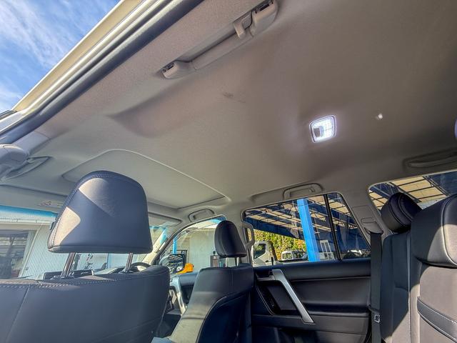 ランドクルーザープラド TX Lパッケージ マットブラックエディション メーカーOP9型ディスプレイオーディオ/Tコネクトナビ/スーパーライブサウンド/マルチテレインモニター/IGLA2セキュリティ(キーフォグ2個付属)/7人乗り/ルーフレール(ブラック)/寒冷地仕様(55枚目)