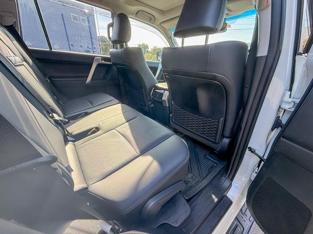 ランドクルーザープラド TX Lパッケージ マットブラックエディション メーカーOP9型ディスプレイオーディオ/Tコネクトナビ/スーパーライブサウンド/マルチテレインモニター/IGLA2セキュリティ(キーフォグ2個付属)/7人乗り/ルーフレール(ブラック)/寒冷地仕様(57枚目)
