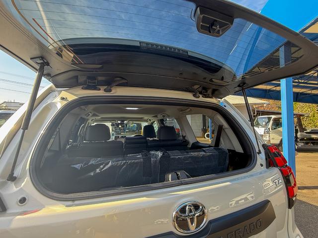 ランドクルーザープラド TX Lパッケージ マットブラックエディション メーカーOP9型ディスプレイオーディオ/Tコネクトナビ/スーパーライブサウンド/マルチテレインモニター/IGLA2セキュリティ(キーフォグ2個付属)/7人乗り/ルーフレール(ブラック)/寒冷地仕様(59枚目)