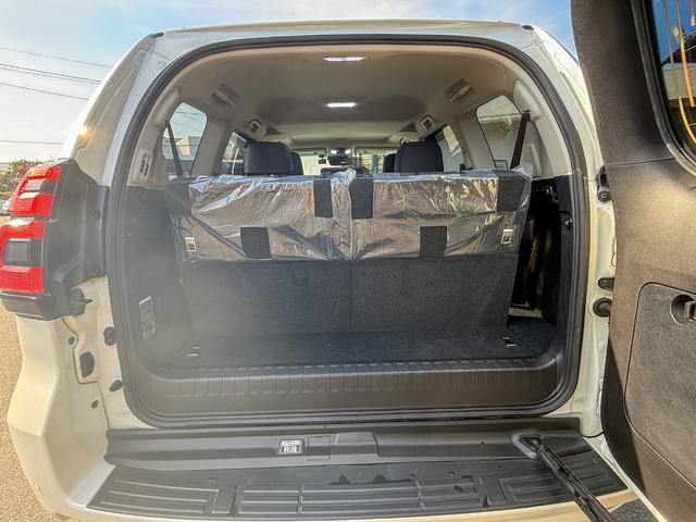 ランドクルーザープラド TX Lパッケージ マットブラックエディション メーカーOP9型ディスプレイオーディオ/Tコネクトナビ/スーパーライブサウンド/マルチテレインモニター/IGLA2セキュリティ(キーフォグ2個付属)/7人乗り/ルーフレール(ブラック)/寒冷地仕様(60枚目)
