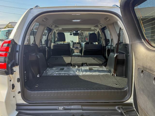 ランドクルーザープラド TX Lパッケージ マットブラックエディション メーカーOP9型ディスプレイオーディオ/Tコネクトナビ/スーパーライブサウンド/マルチテレインモニター/IGLA2セキュリティ(キーフォグ2個付属)/7人乗り/ルーフレール(ブラック)/寒冷地仕様(62枚目)