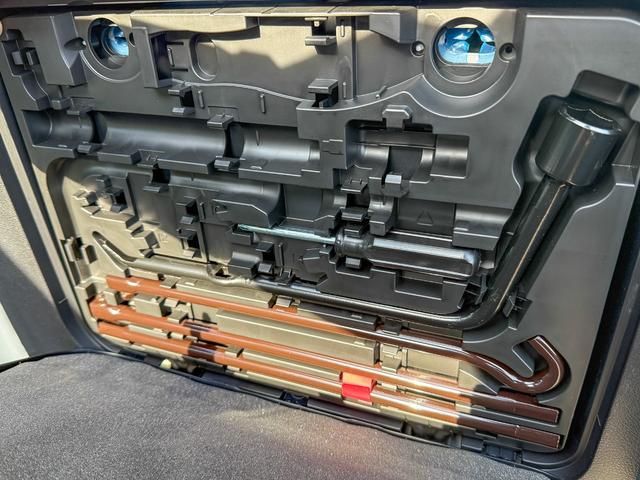 ランドクルーザープラド TX Lパッケージ マットブラックエディション メーカーOP9型ディスプレイオーディオ/Tコネクトナビ/スーパーライブサウンド/マルチテレインモニター/IGLA2セキュリティ(キーフォグ2個付属)/7人乗り/ルーフレール(ブラック)/寒冷地仕様(63枚目)