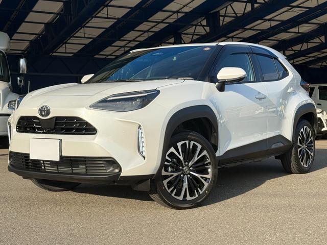 ヤリスクロス ハイブリッドＺ　トヨタチームメイトアドバンストパーク＋パノラミックビューモニター＋パーキングサポートブレーキ／ハンズフリーパワーバックドア／ブラインドスポットモニター／ディスプレイナビ／ハーフレザー／シートヒーター（2枚目）