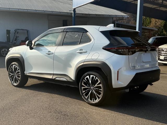 ヤリスクロス ハイブリッドＺ　トヨタチームメイトアドバンストパーク＋パノラミックビューモニター＋パーキングサポートブレーキ／ハンズフリーパワーバックドア／ブラインドスポットモニター／ディスプレイナビ／ハーフレザー／シートヒーター（6枚目）