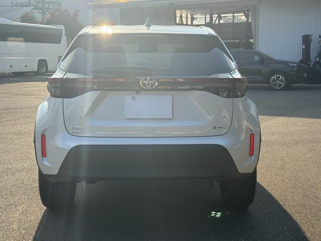 ヤリスクロス ハイブリッドＺ　トヨタチームメイトアドバンストパーク＋パノラミックビューモニター＋パーキングサポートブレーキ／ハンズフリーパワーバックドア／ブラインドスポットモニター／ディスプレイナビ／ハーフレザー／シートヒーター（7枚目）