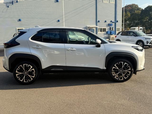 ヤリスクロス ハイブリッドＺ　トヨタチームメイトアドバンストパーク＋パノラミックビューモニター＋パーキングサポートブレーキ／ハンズフリーパワーバックドア／ブラインドスポットモニター／ディスプレイナビ／ハーフレザー／シートヒーター（9枚目）