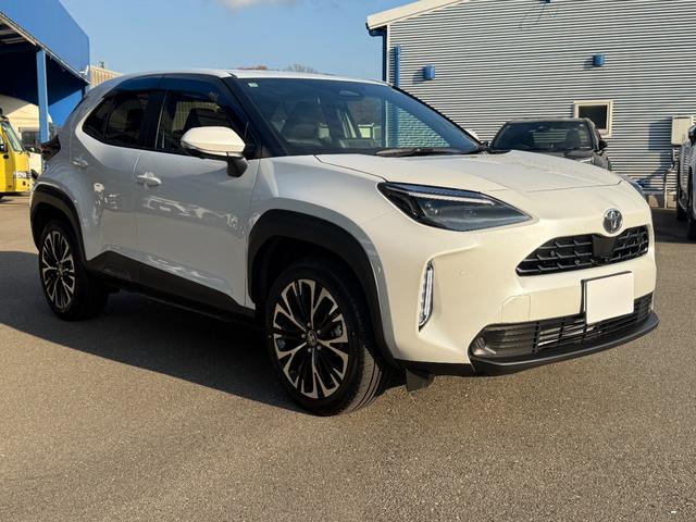 ヤリスクロス ハイブリッドＺ　トヨタチームメイトアドバンストパーク＋パノラミックビューモニター＋パーキングサポートブレーキ／ハンズフリーパワーバックドア／ブラインドスポットモニター／ディスプレイナビ／ハーフレザー／シートヒーター（10枚目）