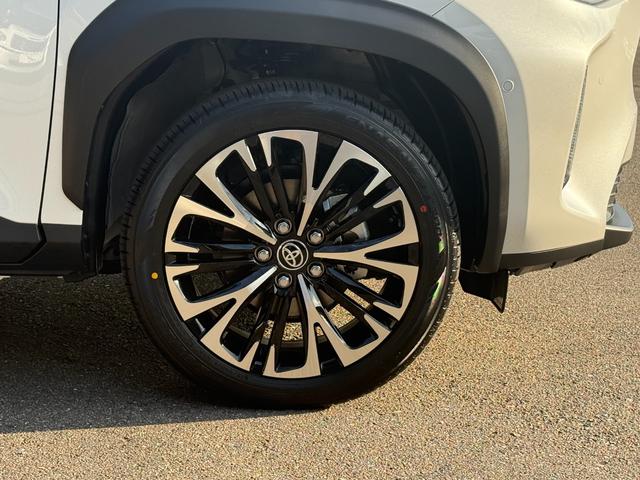 ヤリスクロス ハイブリッドＺ　トヨタチームメイトアドバンストパーク＋パノラミックビューモニター＋パーキングサポートブレーキ／ハンズフリーパワーバックドア／ブラインドスポットモニター／ディスプレイナビ／ハーフレザー／シートヒーター（21枚目）