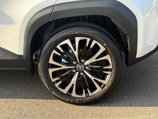 ヤリスクロス ハイブリッドＺ　トヨタチームメイトアドバンストパーク＋パノラミックビューモニター＋パーキングサポートブレーキ／ハンズフリーパワーバックドア／ブラインドスポットモニター／ディスプレイナビ／ハーフレザー／シートヒーター（22枚目）