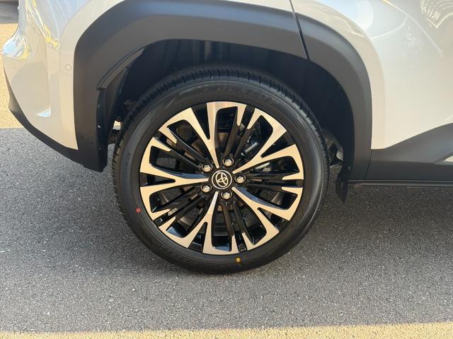 ヤリスクロス ハイブリッドＺ　トヨタチームメイトアドバンストパーク＋パノラミックビューモニター＋パーキングサポートブレーキ／ハンズフリーパワーバックドア／ブラインドスポットモニター／ディスプレイナビ／ハーフレザー／シートヒーター（23枚目）