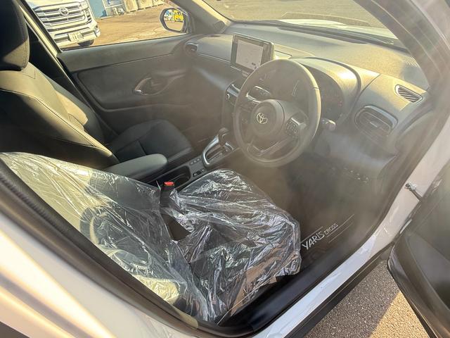 ヤリスクロス ハイブリッドＺ　トヨタチームメイトアドバンストパーク＋パノラミックビューモニター＋パーキングサポートブレーキ／ハンズフリーパワーバックドア／ブラインドスポットモニター／ディスプレイナビ／ハーフレザー／シートヒーター（25枚目）