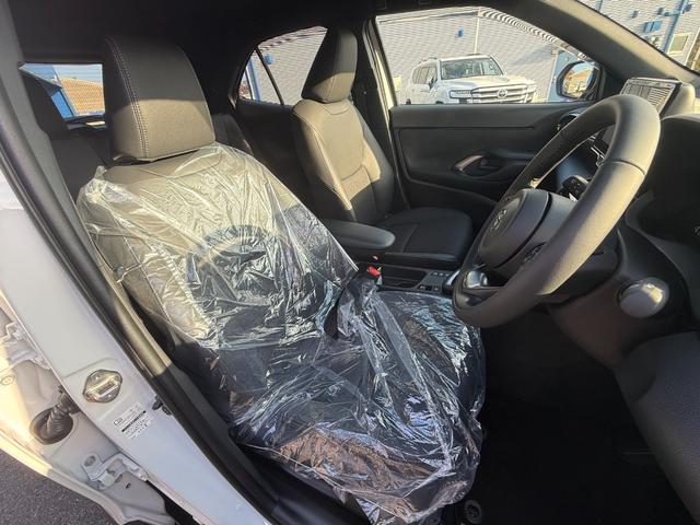 ヤリスクロス ハイブリッドＺ　トヨタチームメイトアドバンストパーク＋パノラミックビューモニター＋パーキングサポートブレーキ／ハンズフリーパワーバックドア／ブラインドスポットモニター／ディスプレイナビ／ハーフレザー／シートヒーター（27枚目）