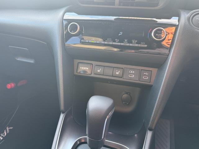 ヤリスクロス ハイブリッドＺ　トヨタチームメイトアドバンストパーク＋パノラミックビューモニター＋パーキングサポートブレーキ／ハンズフリーパワーバックドア／ブラインドスポットモニター／ディスプレイナビ／ハーフレザー／シートヒーター（34枚目）