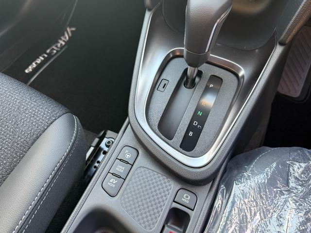 ヤリスクロス ハイブリッドＺ　トヨタチームメイトアドバンストパーク＋パノラミックビューモニター＋パーキングサポートブレーキ／ハンズフリーパワーバックドア／ブラインドスポットモニター／ディスプレイナビ／ハーフレザー／シートヒーター（35枚目）