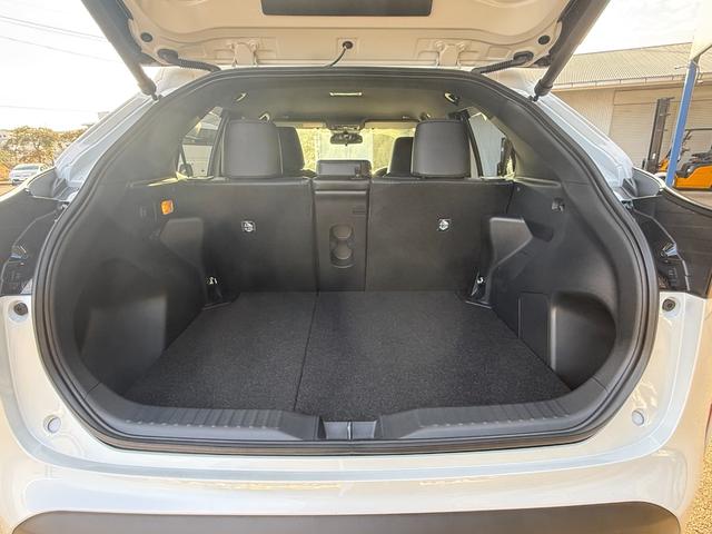 ヤリスクロス ハイブリッドＺ　トヨタチームメイトアドバンストパーク＋パノラミックビューモニター＋パーキングサポートブレーキ／ハンズフリーパワーバックドア／ブラインドスポットモニター／ディスプレイナビ／ハーフレザー／シートヒーター（41枚目）